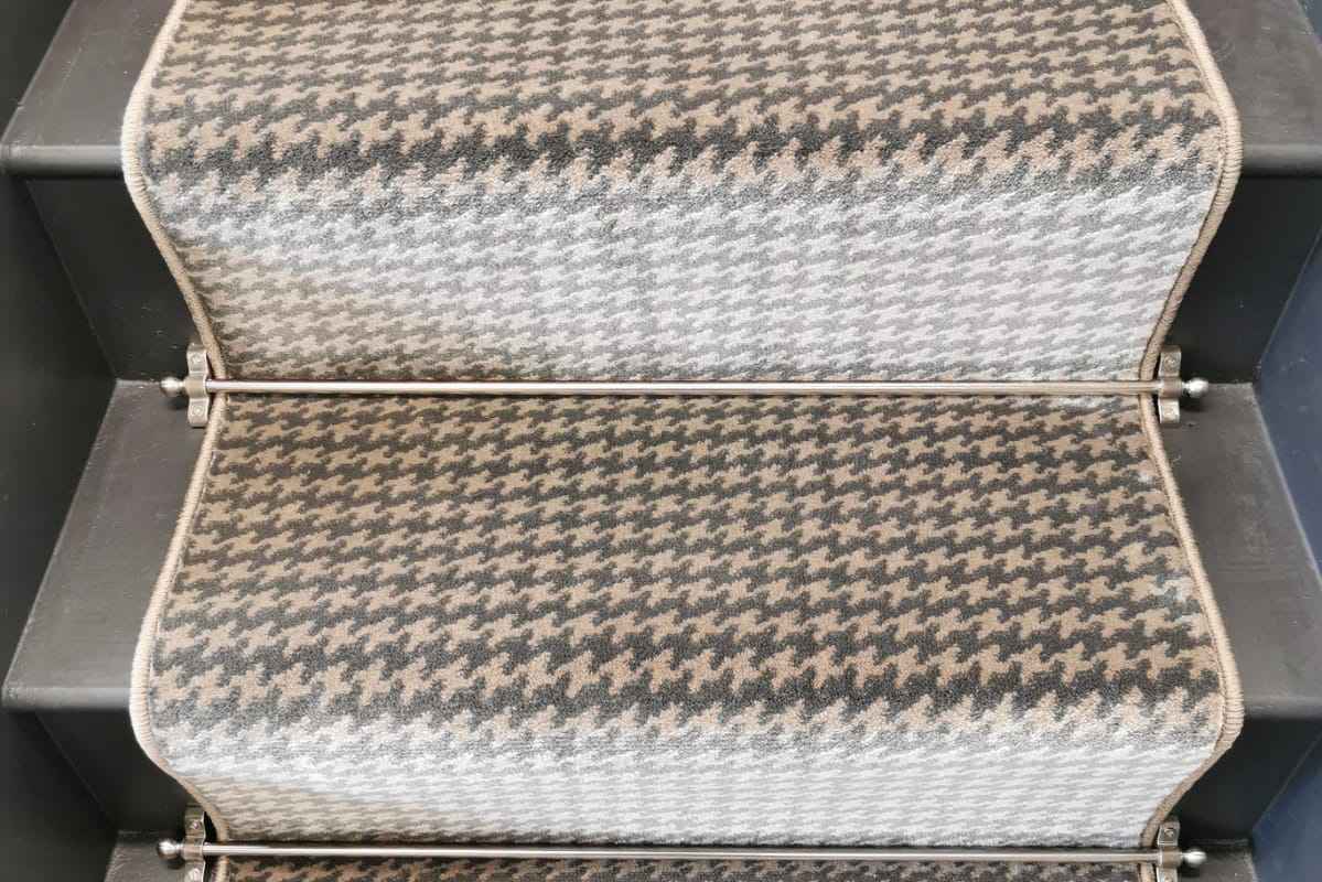 Houndstooth Gris Stair Runner