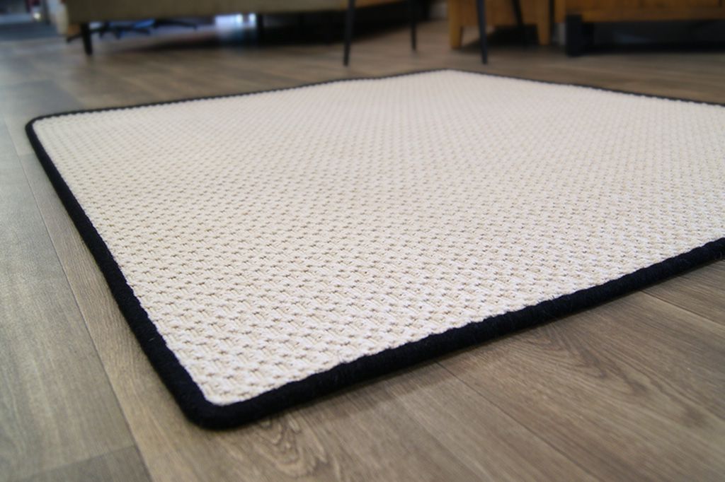 Ivory Black Wool Rug 2