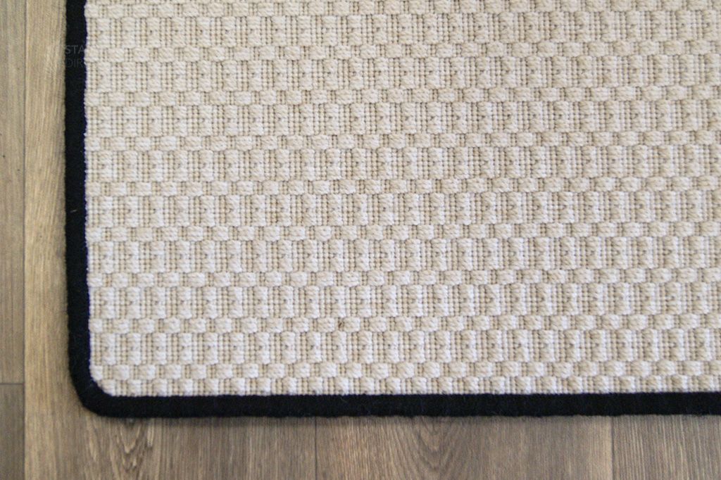 Ivory Black Wool Rug 3