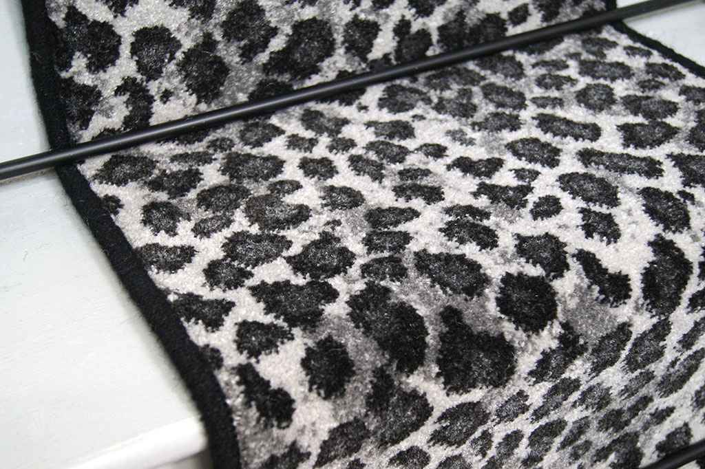 snow-leopardblack-wool-42cm-x-7m-3.jpg