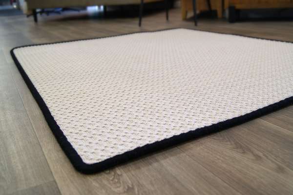Ivory Black Wool Rug 2